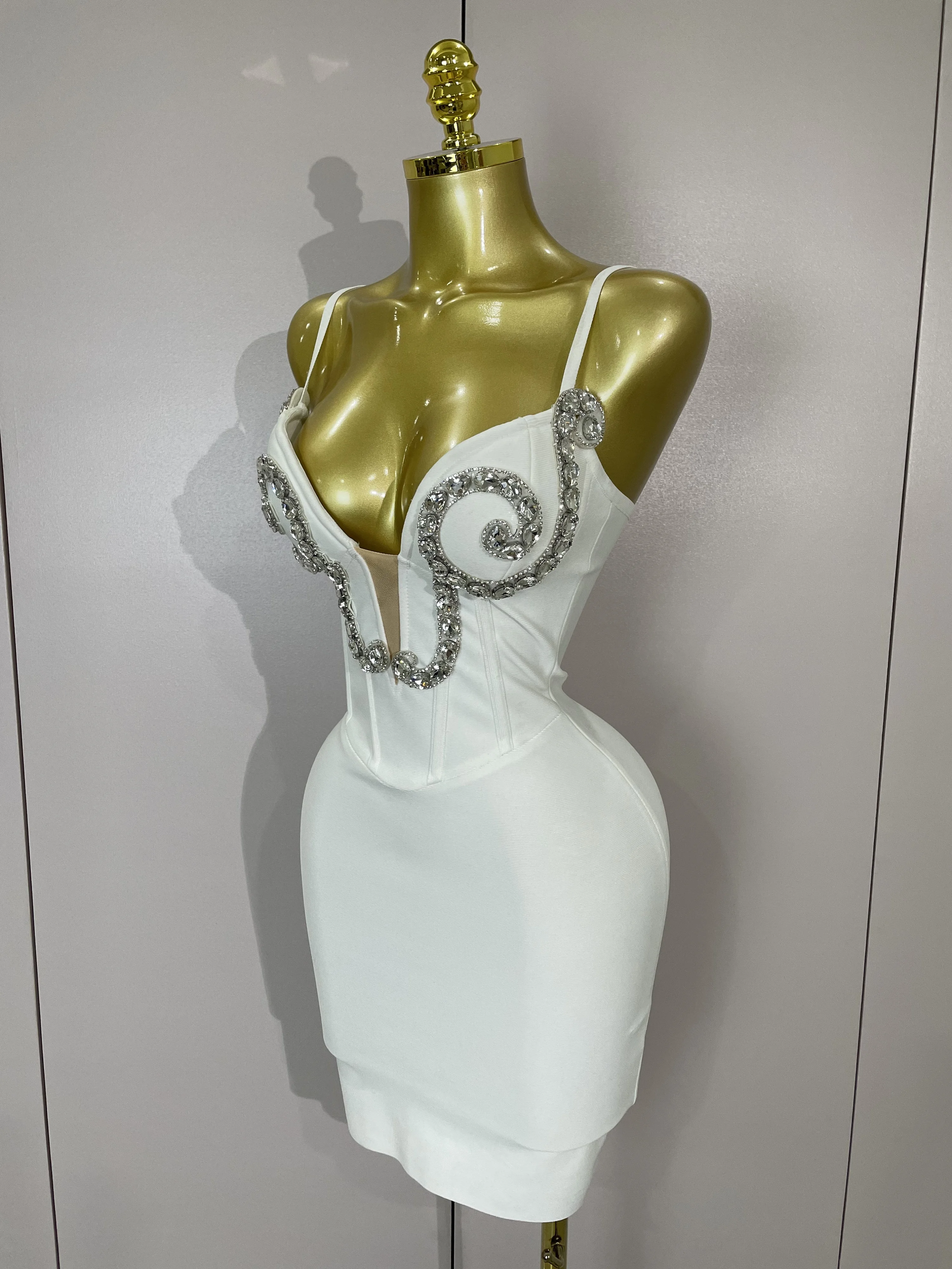 Robe à bandes blanche, Sexy, bretelles Spaghetti, col en V, cristal, sans manches, élégante, soirée,