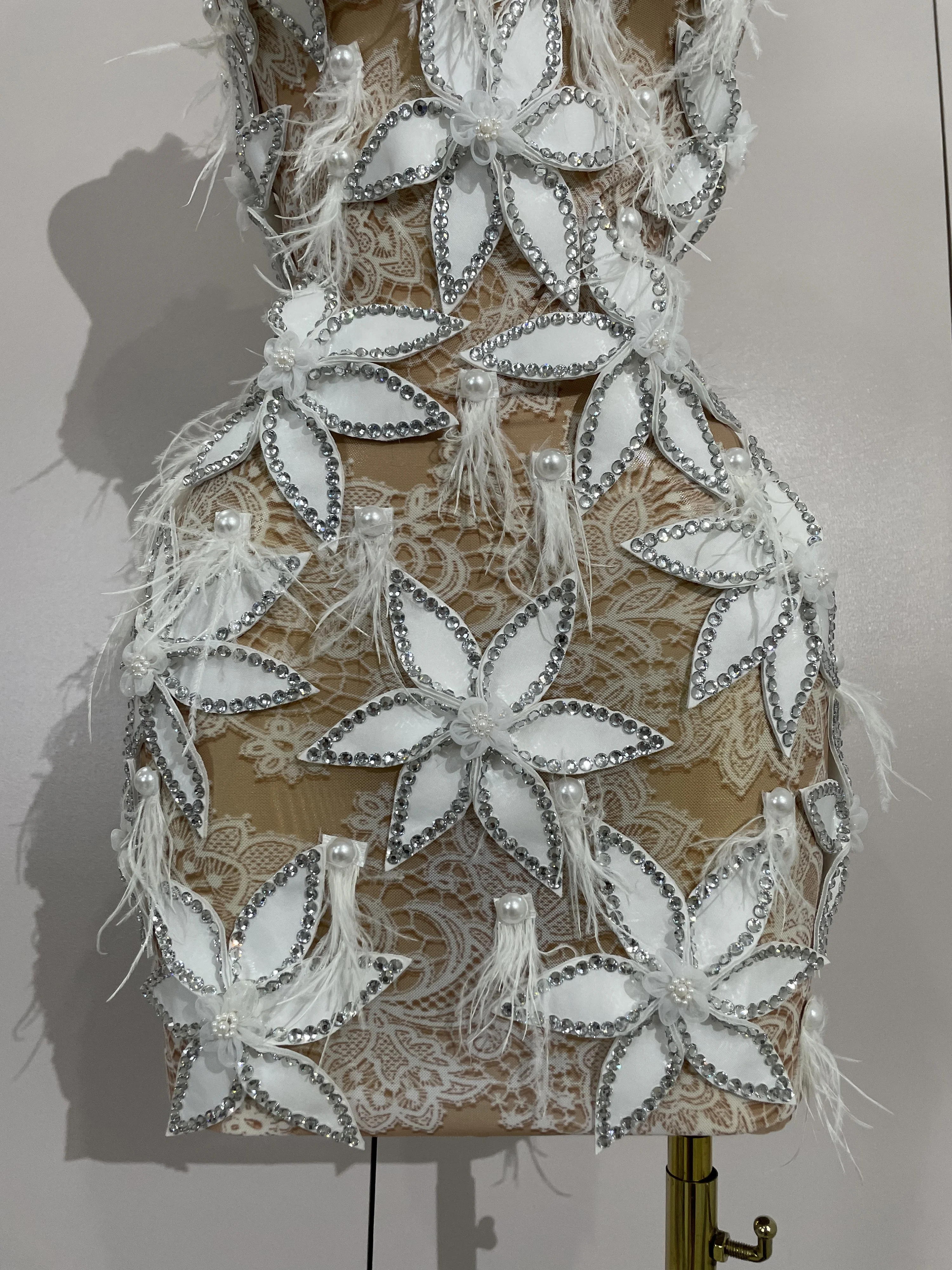 Sexy brillant diamant fleurs plumes blanc Transparent Slip robe courte soirée bal célébrer anniversa