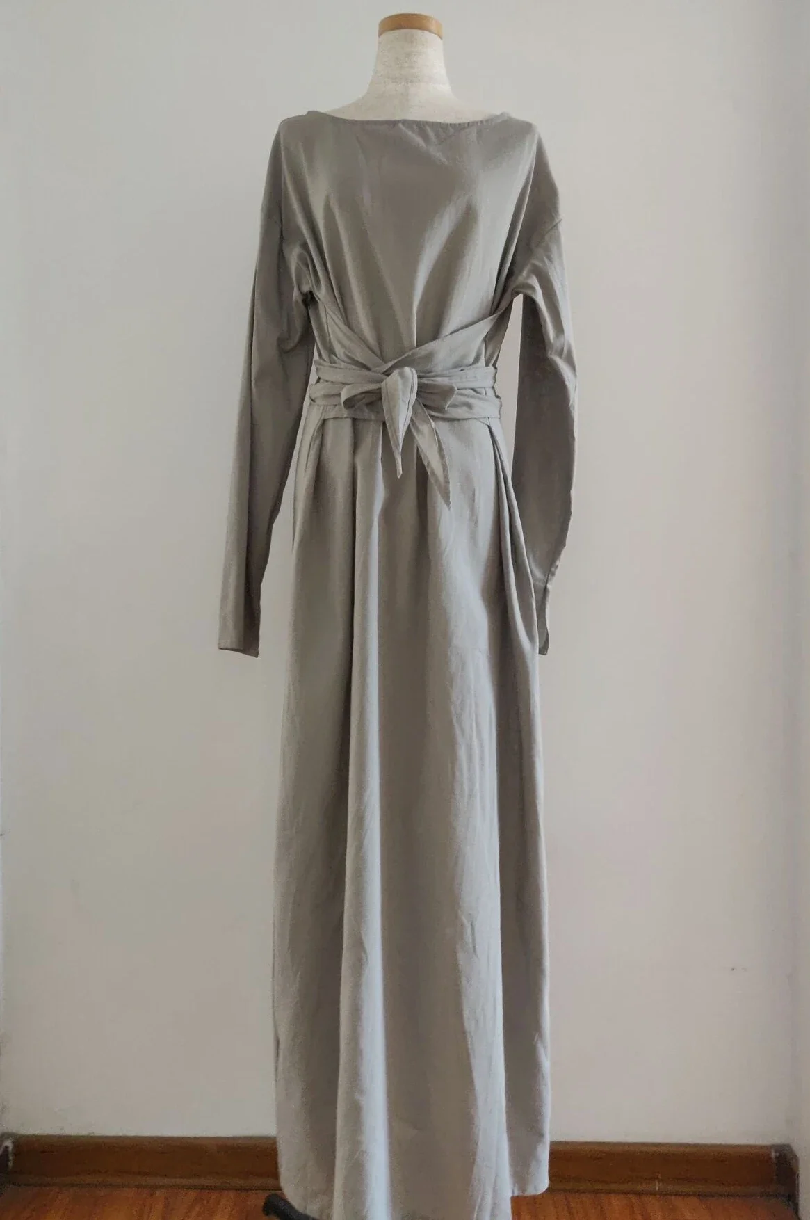 Robe longue décontractée en coton pour femmes, col rond, manches longues, gris uni, plis de document