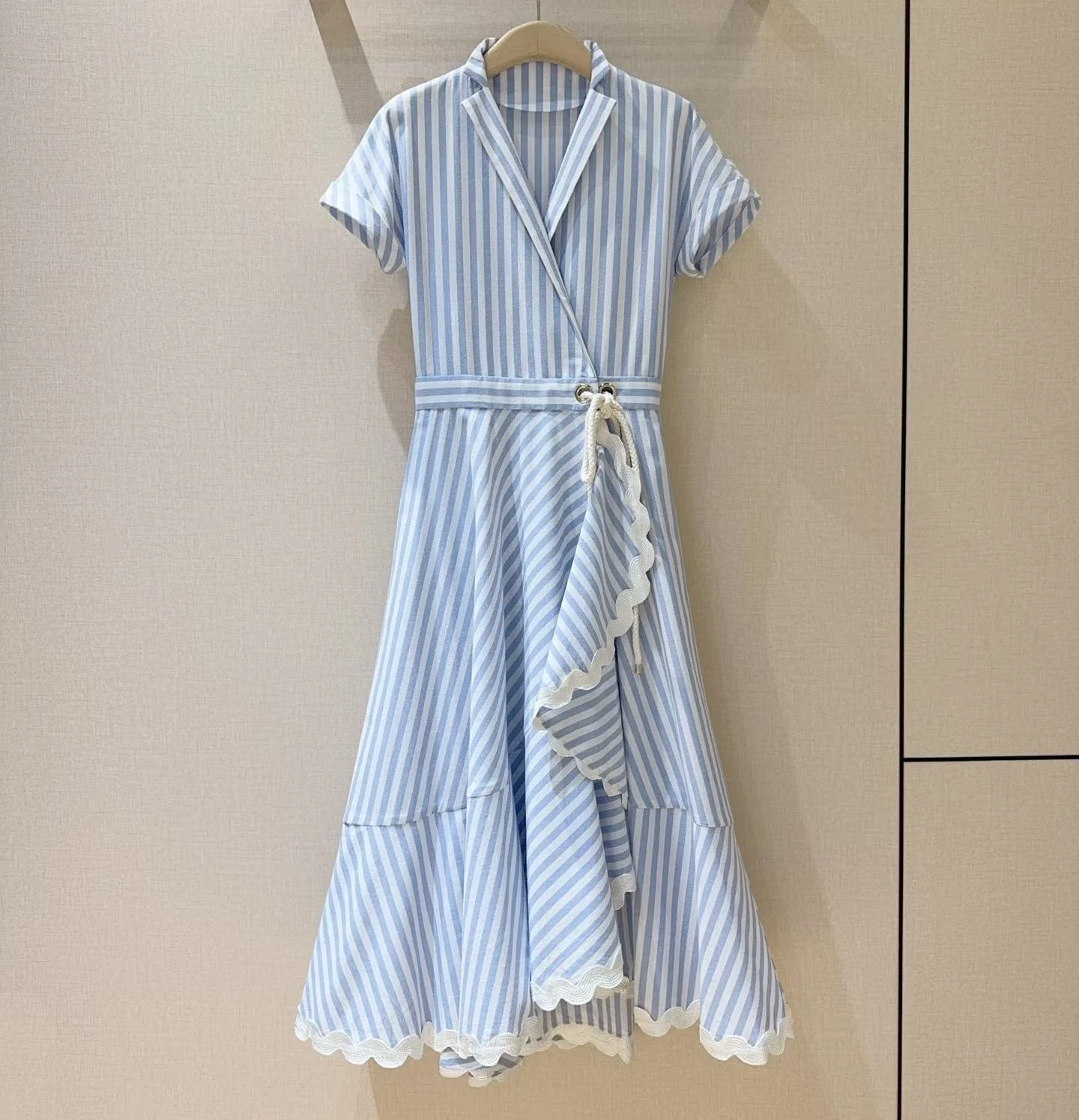 Top qualité nouvelle robe de printemps 2026 mode Style femmes Sexy col en v bleu blanc rayé imprimé 
