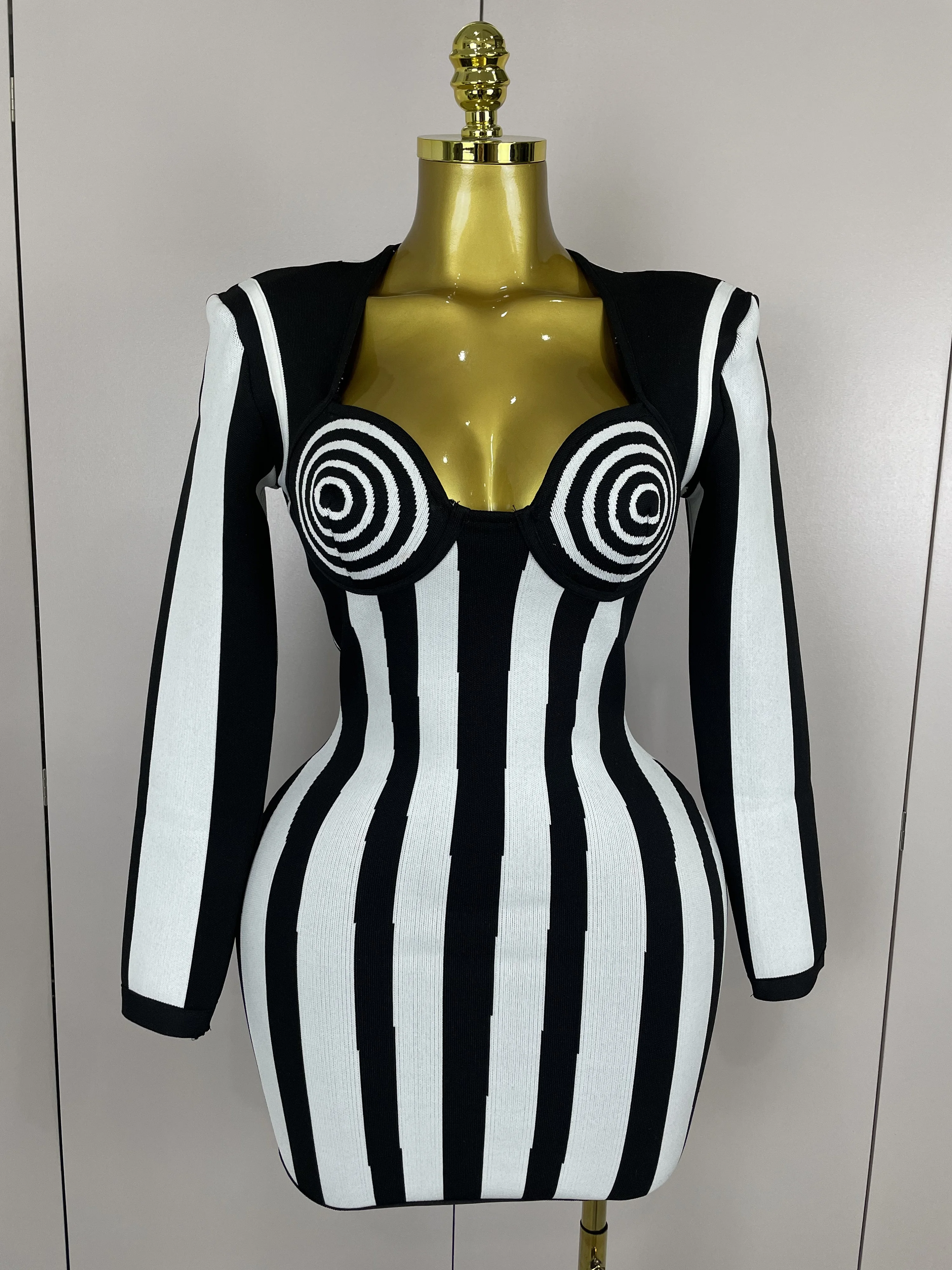 2025 luxe Sexy à manches longues rayure noir blanc Mini robe de pansement femmes tricoté célébrité é