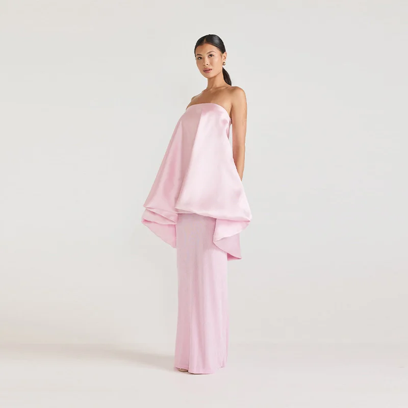 Robe mini bustier rose en satin pour femme, coupe trapèze asymétrique, élégante, pour l'été 2026, id