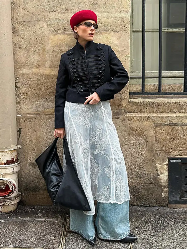 Nouvelle Veste Courte Femme Printemps 2026 Noire à Col Montant Manches Longues Boutons Tressés Coupe
