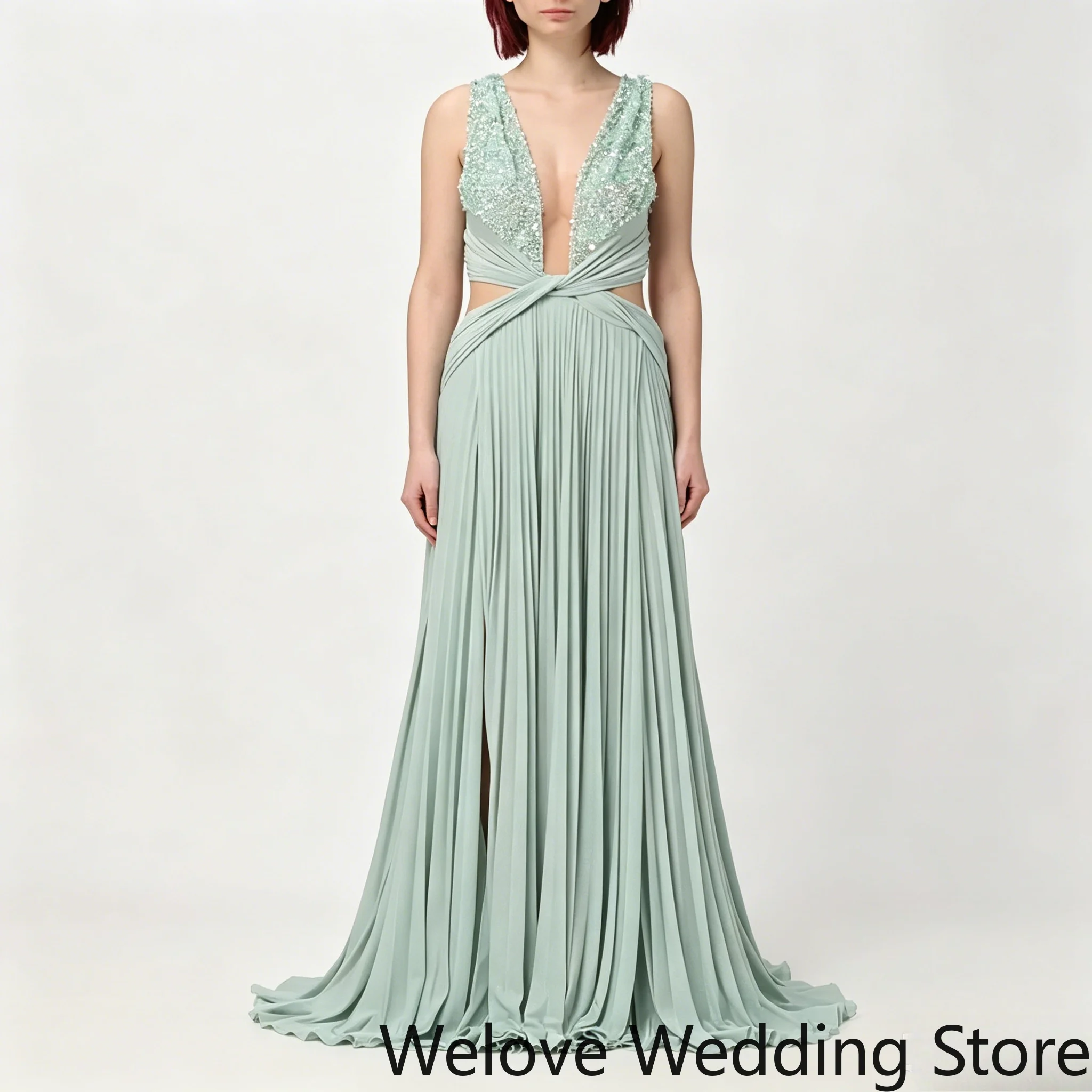 Robe de soirée élégante vert sauge avec décolleté en V profond, corsage perlé à la main, découpe à l
