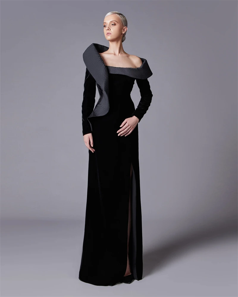Une robe de soirée en velours luxueuse et moderne, idéale pour les occasions spéciales à Dubaï. Cett