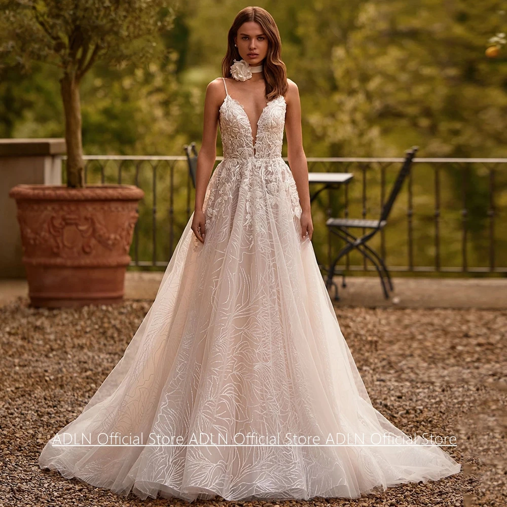 Robes de mariée personnalisées brillantes, sexy, avec décolleté en V profond, bretelles spaghetti, appliques perlées, traîne balayante, coupe A-line, dos nu