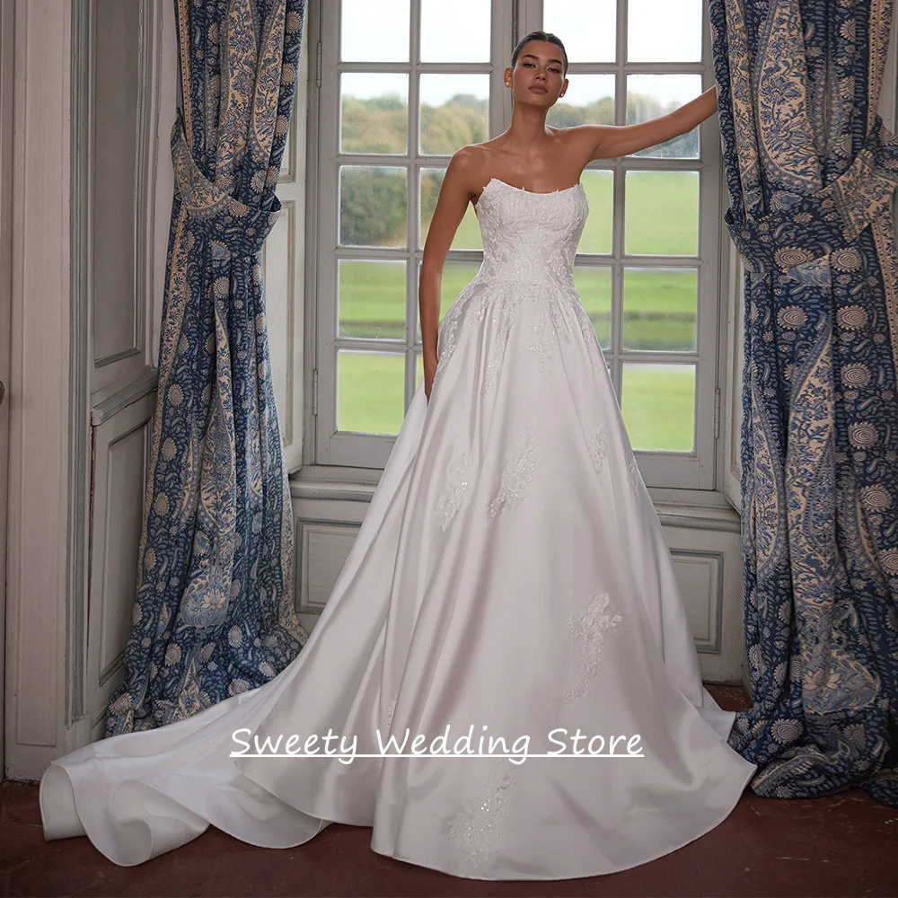 Robe de mariée moderne personnalisée avec perles